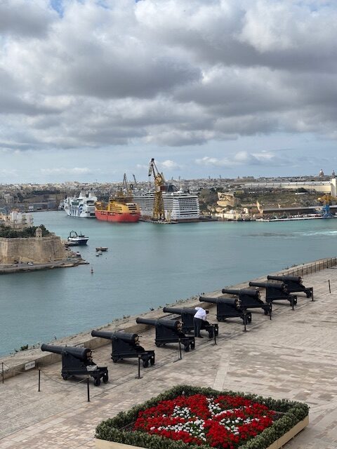 Kanonschieten bij Upper Barrakka Gardens in Malta
